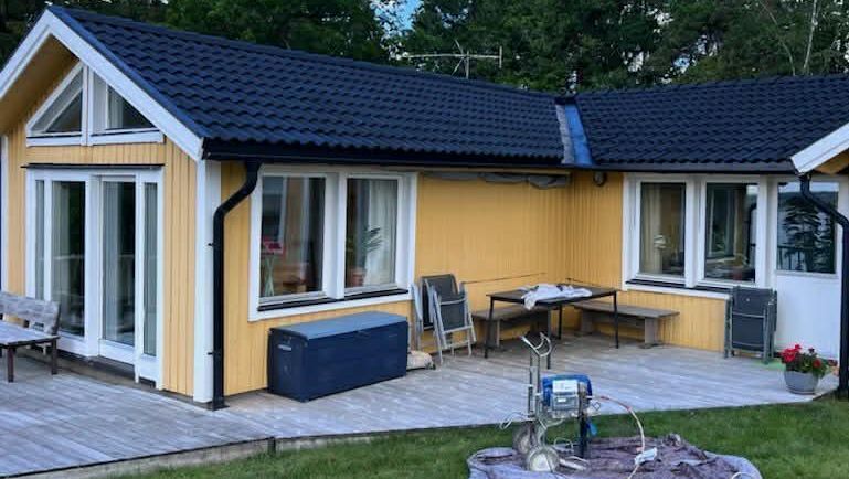 Hus förberds för altan och fasadtvätt